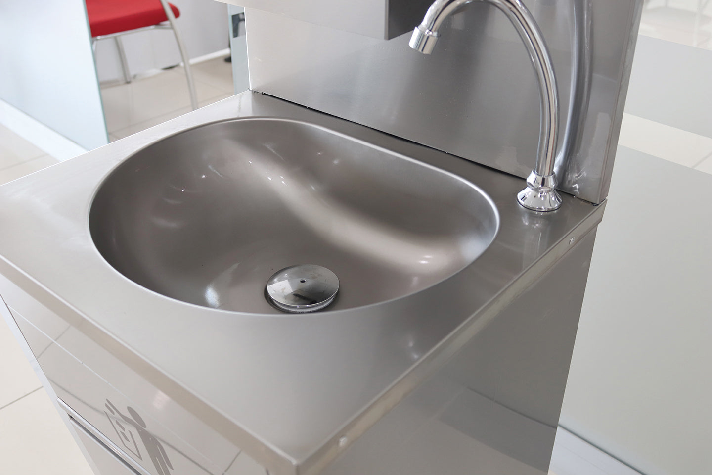 Fußbetätigtes Handwaschbecken – 0,30 m³