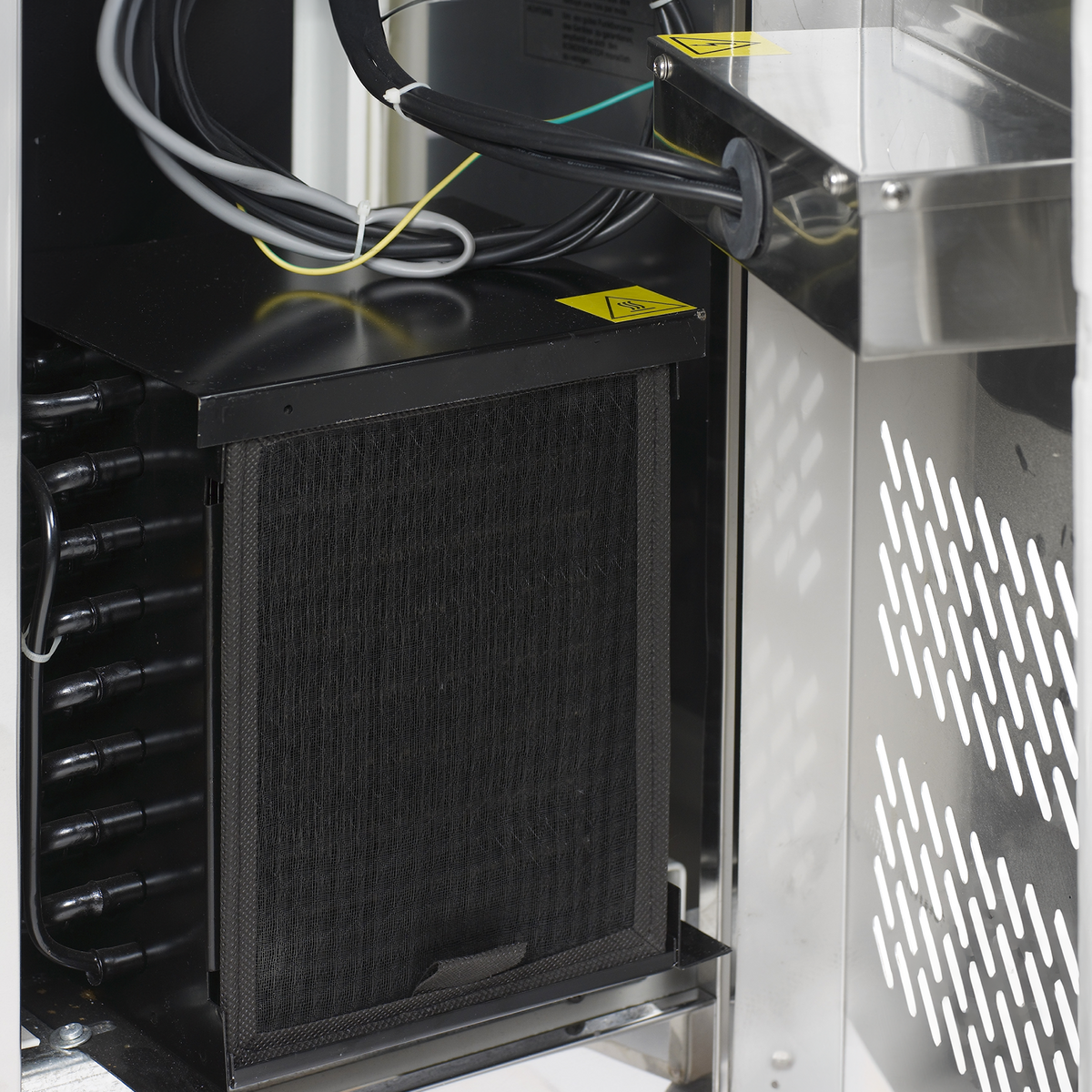 Kühltisch – 2 Türen – 230 L – 1360×600×925 mm – SS 304 - Detail