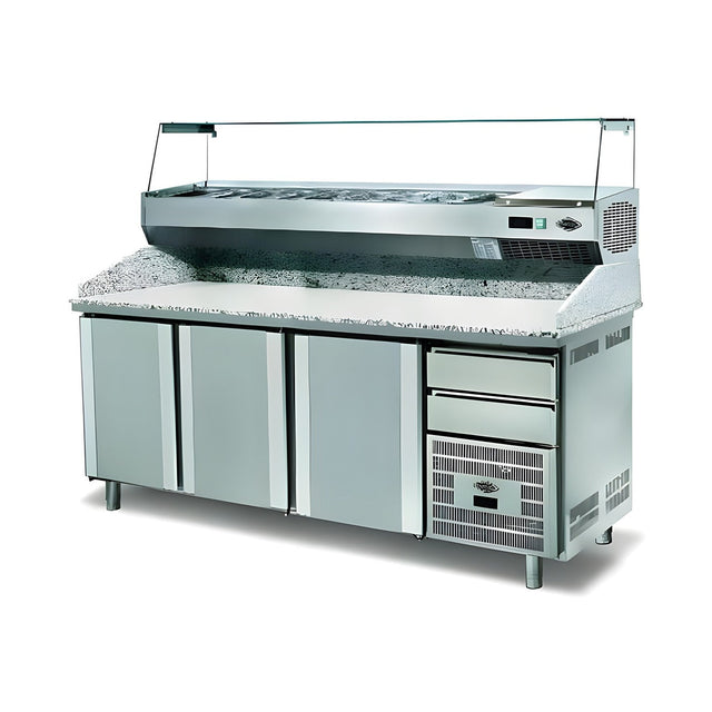 Saladette, ventilierte Kühlung, 500 L, 3 Türen, 0/+5 °C, 2 Schubladen, GN-Auflage, 2100×800×1020 mm – Produktbild