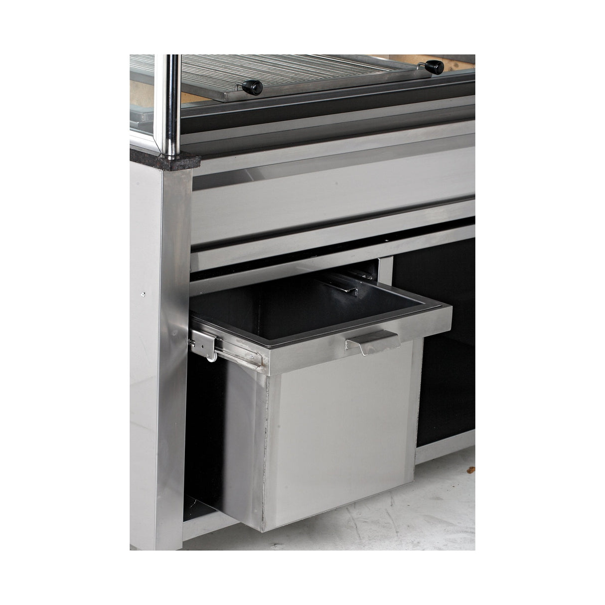 Grill a carbone espositore con cappa, mattone refrattario, superficie di cottura 120 cm, vetro temperato, cappa filtrante, cassetto per il carbone, acciaio inox, 1360×790×2100 mm