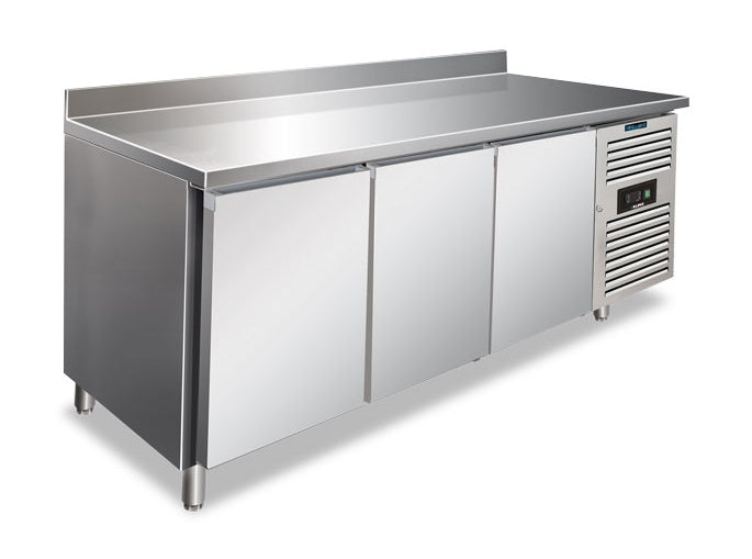 CXF 3200 BT WITH SPLASHBACK dreitüriger Tiefkühltisch mit Alzatina