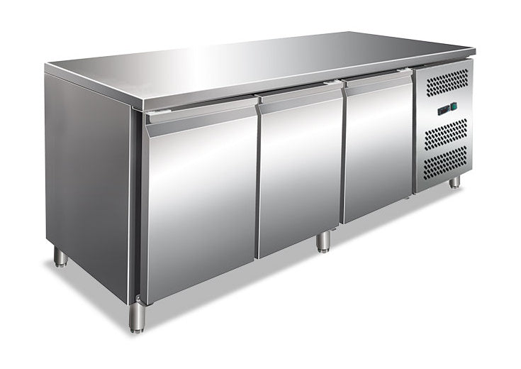 Ventilierter dreitüriger Kühl­tisch GN 3100 TN