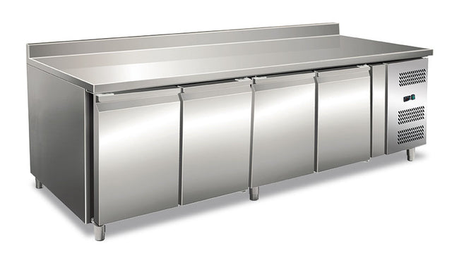 GN 4200 TN WITH SPLASHBACK ventilierter vier Tür Kühltisch 2230×700×950 mm