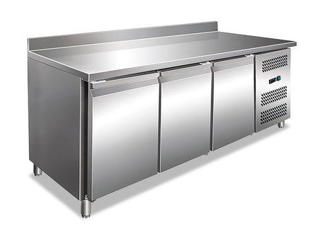 Drei­türiger ventilierter Kühl­tisch mit Alzatine GN 3200 TN WITH SPLASHBACK
