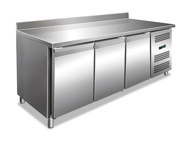 Drei­türiger ventilierter Kühl­tisch mit Alzatine GN 3200 TN WITH SPLASHBACK