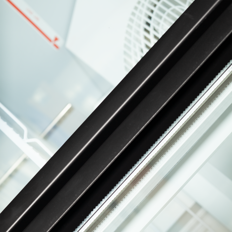 Verkaufsgefrierschrank – 2 Glastüren – 702 L – 1253×760×2003 mm – Schwarz RAL9005 – Innenraum weiss – -18 bis -22 °C – 10 verstellbar – 1205 W - Weitere Ansicht
