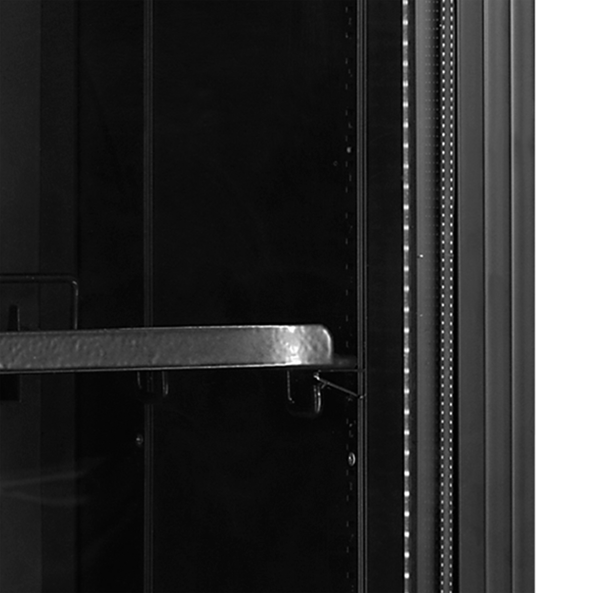 Getränkekühlschrank – 1 Glastür – 114 L – 435×500×1833 mm – Schwarz – +2 bis +10 °C - Detail