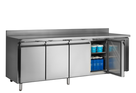 Kühltisch – 4 Türen – 393 L – 2230×700×960 mm – SS 304 - Anwendungsbeispiel