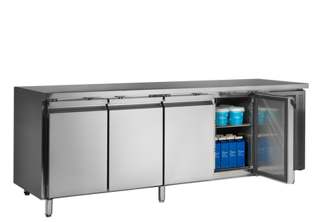 Kühltisch – 4 Türen – 393 L – 2230×700×860 mm – SS 304 - Anwendungsbeispiel